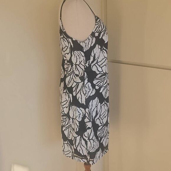 White House Black Market Blk/Wht Sequin Shift Dress, NWT, Adj. Straps,Size 10 - Picture 4 of 10